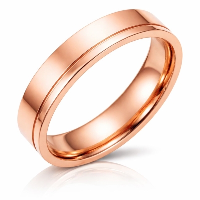 Золотое обручальное кольцо