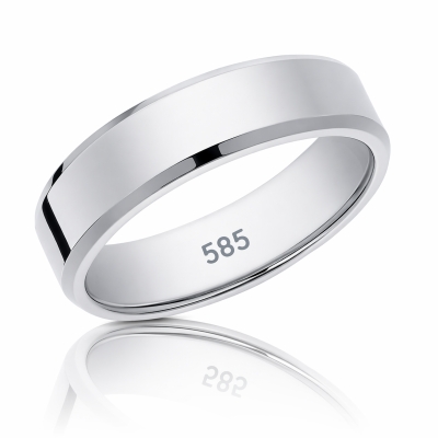 Золотое обручальное кольцо